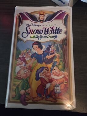 Walt Disney Snow White and the Seven Dwarfs VHS
